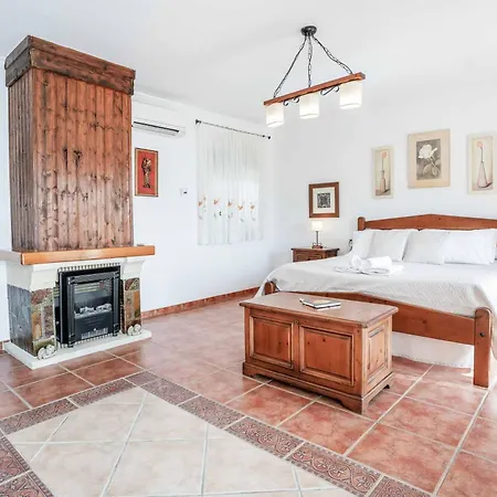 Agueda Villa *