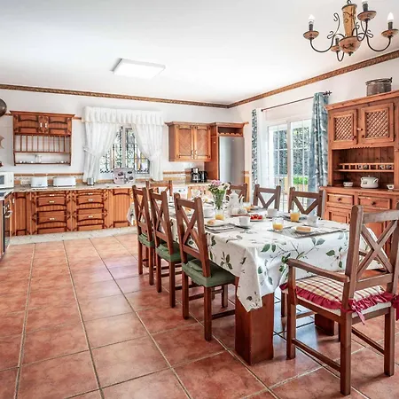 Agueda Villa *